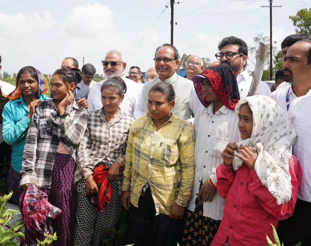 Viksit Krishi Sankalp Abhiyan: Union Agriculture Minister Engages with Farmers in Pune 1 agri minister